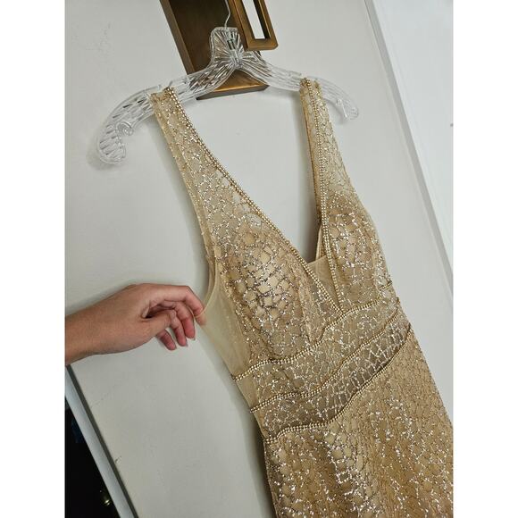 Cinderella Divine Champagne Gold V-Neck Glitter Print A-Line Prom Gown Size 4? - Picture 7 of 15